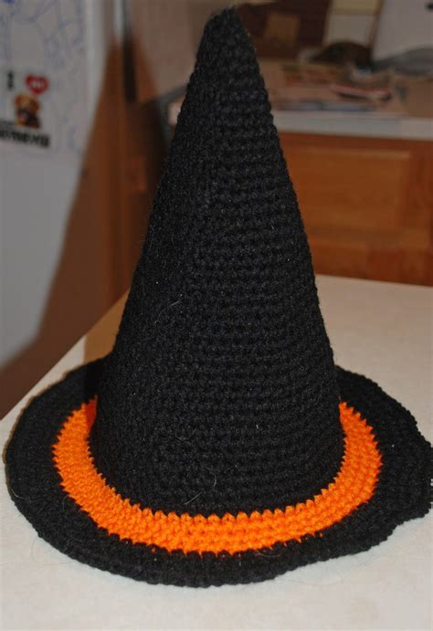 Compact crocheted witch hat